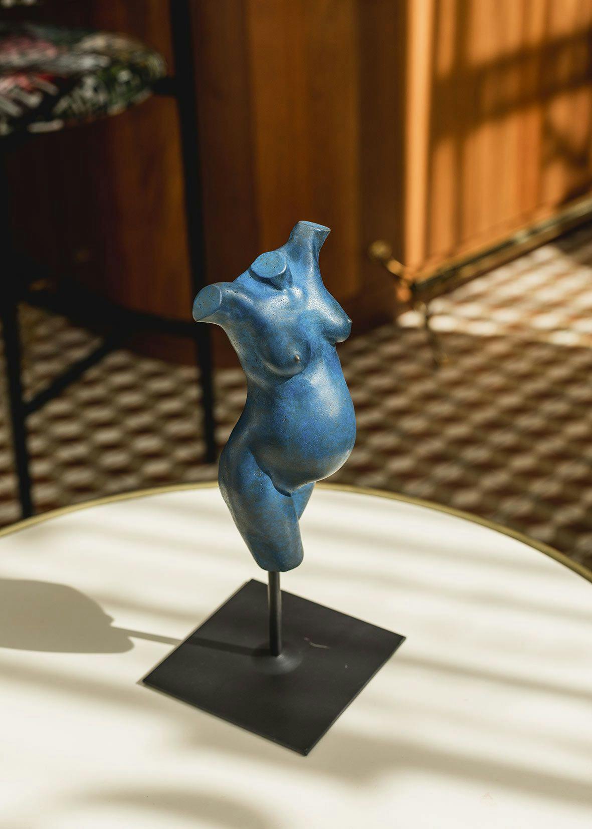 sculpture-maternité-Goddess-fundido-en-bronce-blue-finition_artistique.jpg