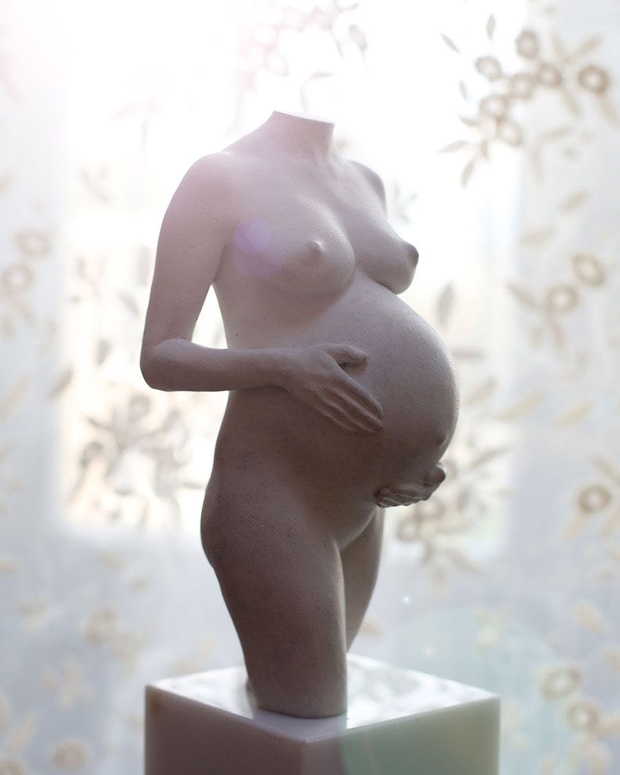 zwangerschapsbeeldje-brons-gegoten-white-finish-02.jpg