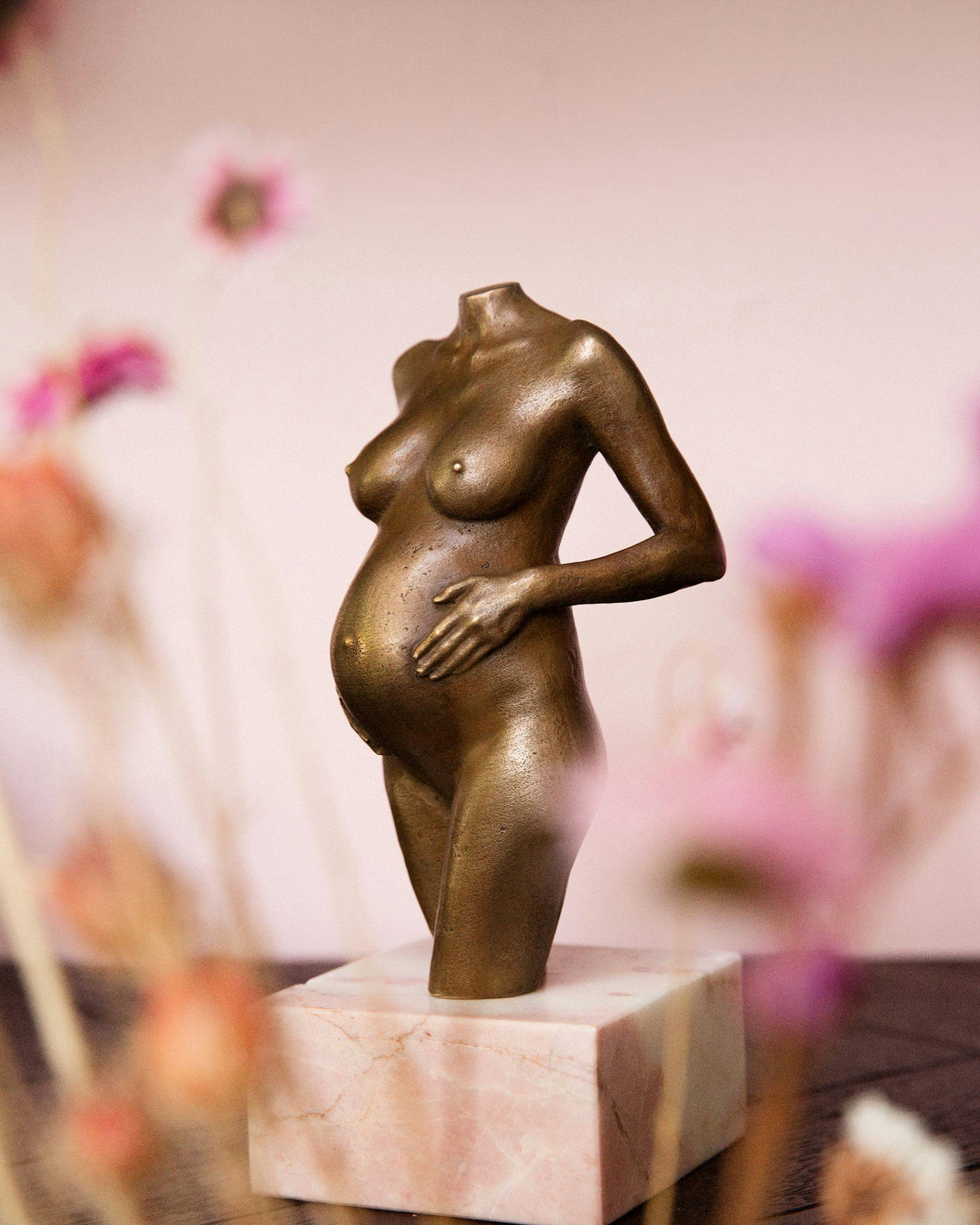 zwangerschapsbeeldje gegoten brons